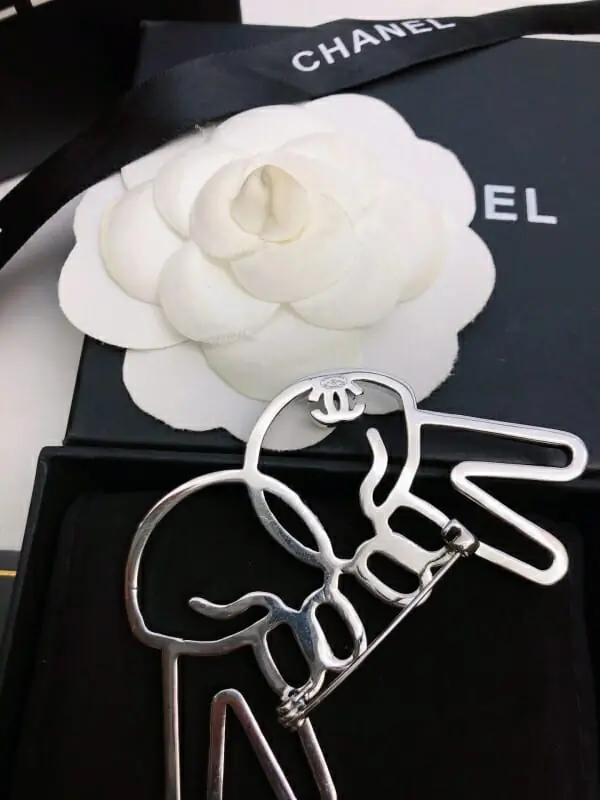 chanel brooches pour femme s_122a7172